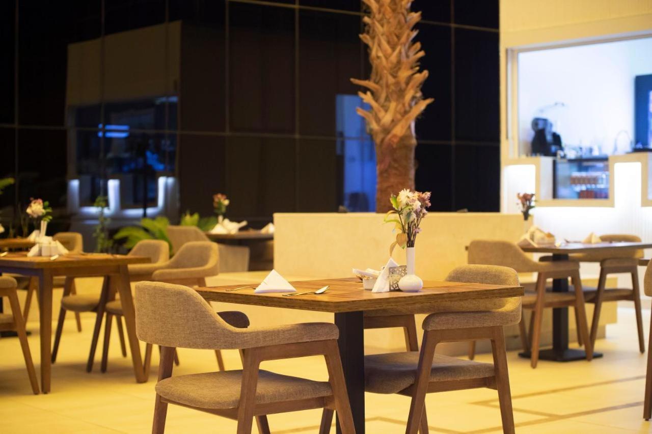 Sarwat Park Hotel Riyadh - Diplomatic Quarter Bagian luar foto